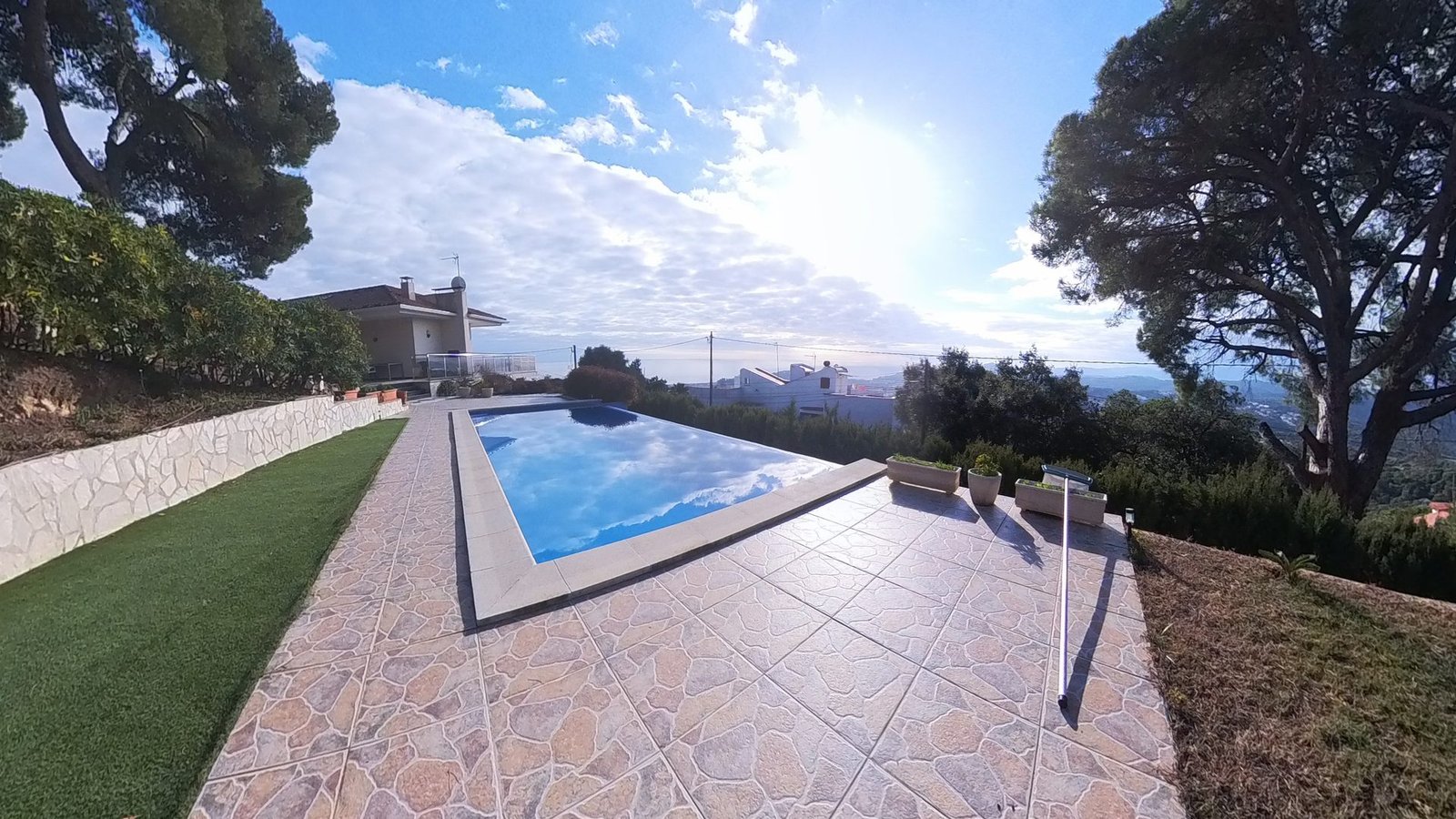 02-villa-roca-grossa-piscina-y-jardin Villa Roca Grossa