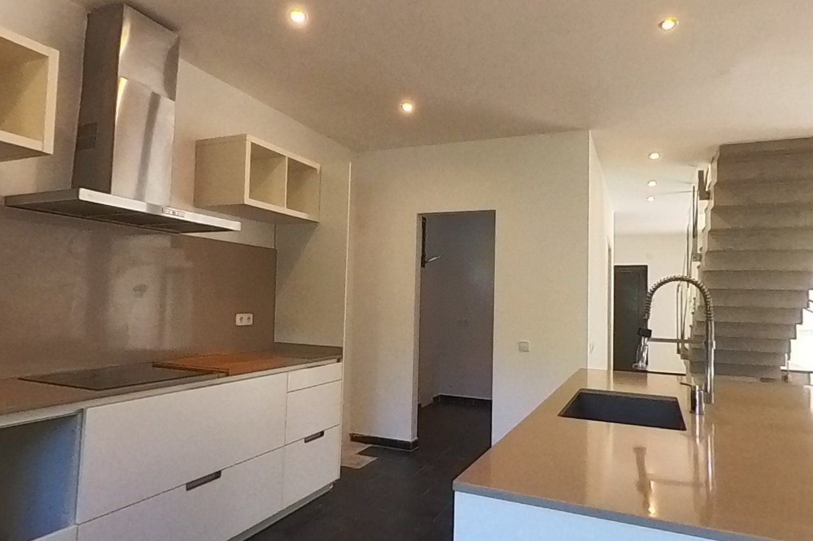 Cocina office con salida al porche